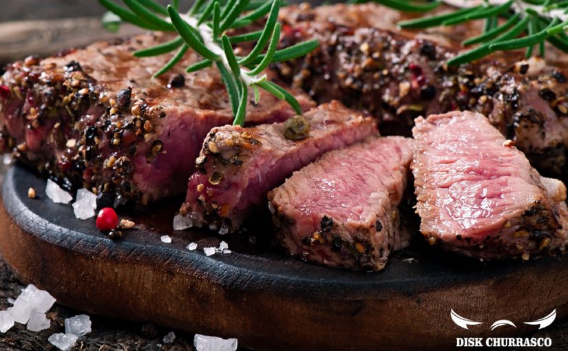 Quanto de carne (e de bebida) por pessoa num churrasco?