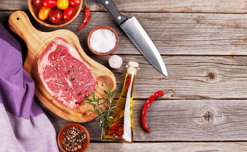 Tempero ideal para churrasco: só sal grosso ou temperos variados?