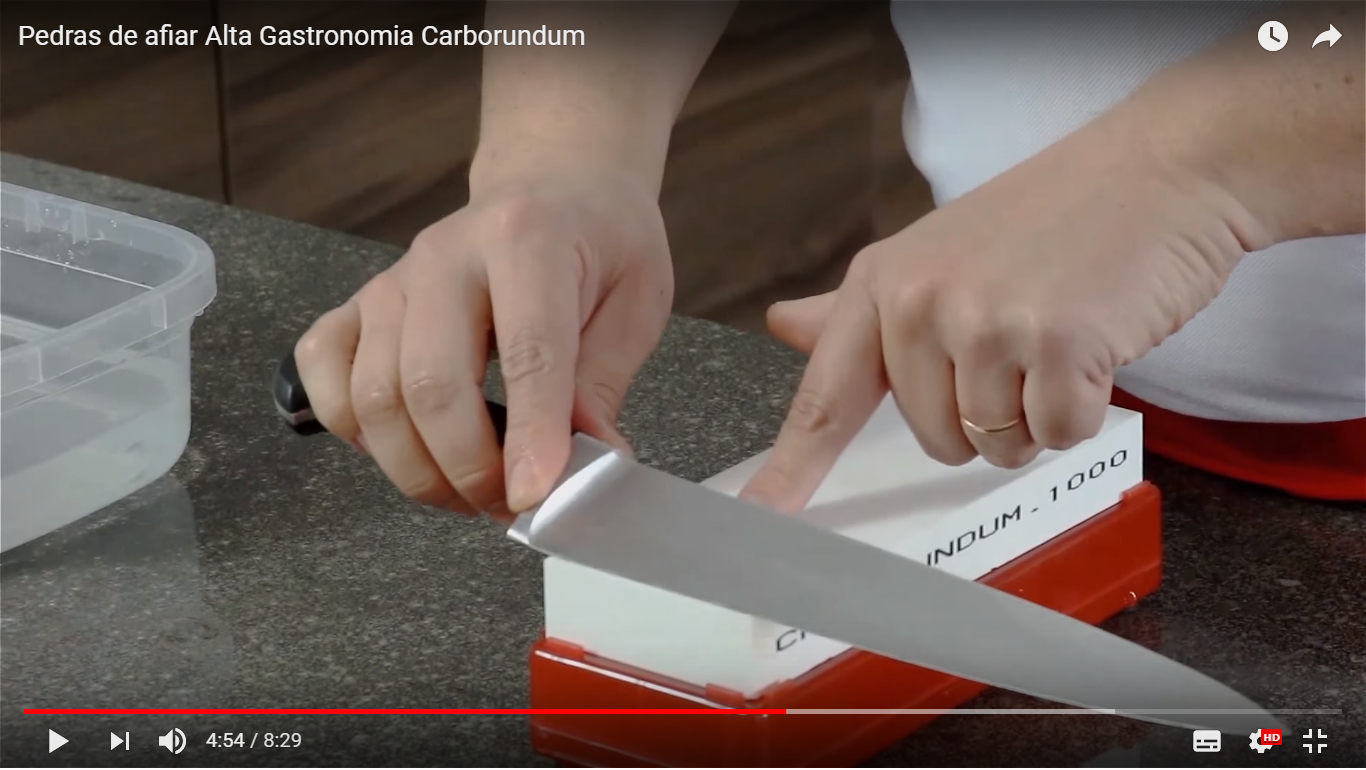 Como afiar sua faca de churrasco com uma pedra de amolar